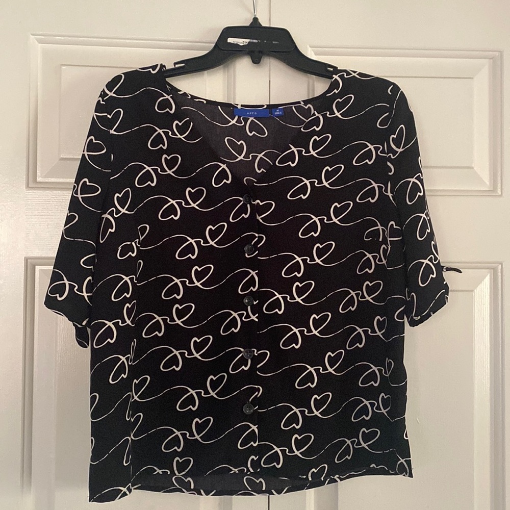 Selling a Women’s APT.9 work shirt